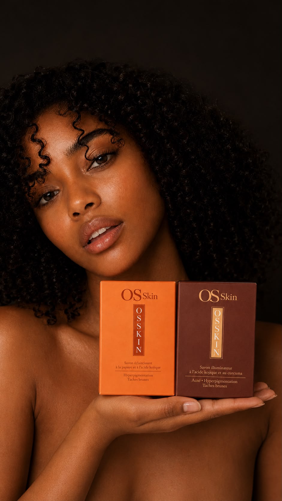 Femme présentant les savons OSSkin